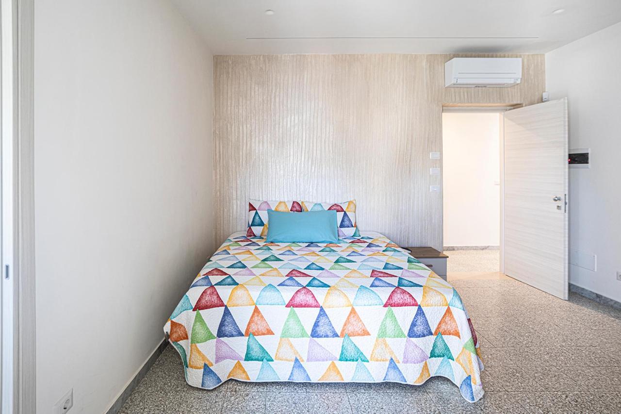מלון מולה די בארי Mola'S Square House מראה חיצוני תמונה