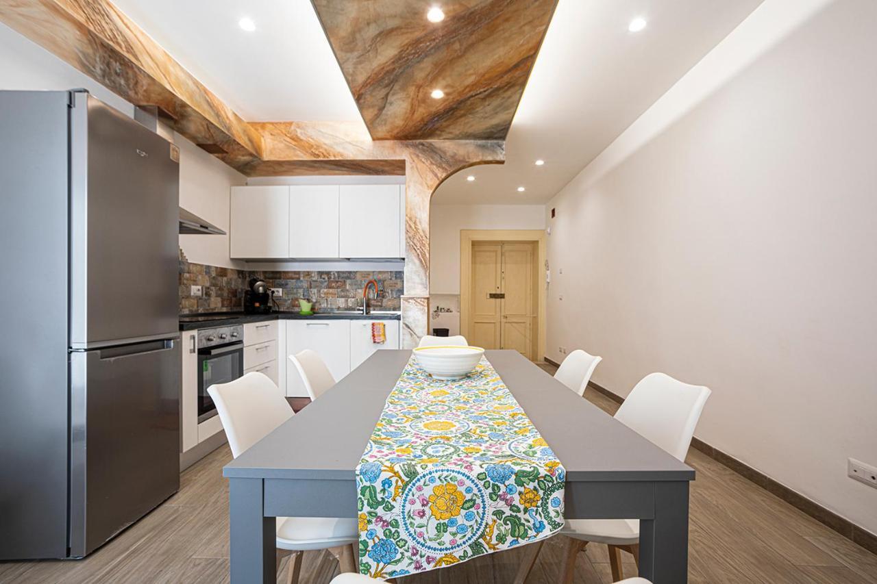 מלון מולה די בארי Mola'S Square House מראה חיצוני תמונה